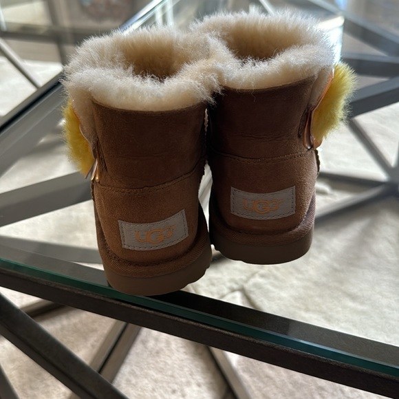 Uggs children boot worn a few times - Picture 2 of 5
